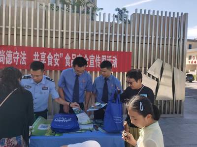 下花園區人民檢察院開展“尚德守法 共享食安”法治宣傳活動并提供環保咨詢服務